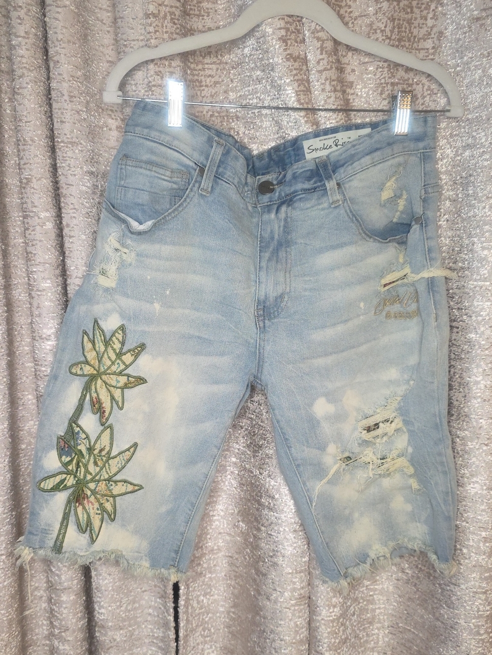 Smoke Rise Light Blue Distressed Relaxed Men’s Jeans Shorts with Floral Appliqué